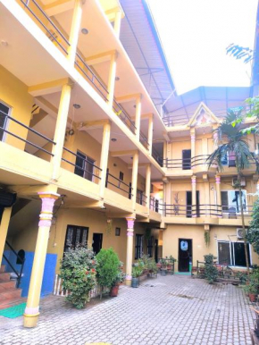 Nikunj Safari Guest House Sauraha- A place where you can book jungle wildlife Safari